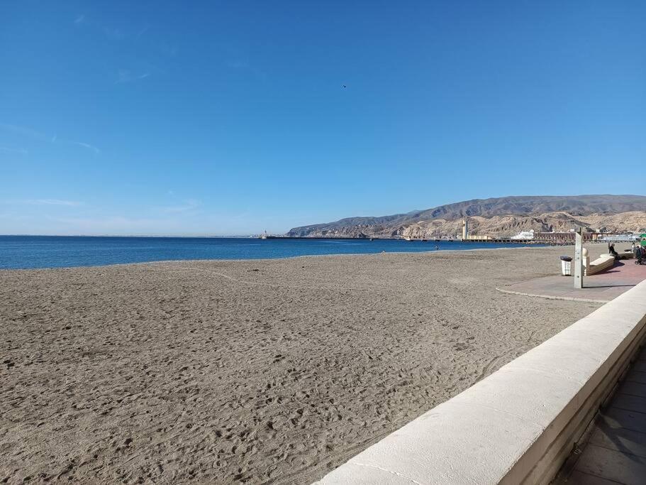 Estupendo Piso Renovado A 30 Metros De La Playa Apartment อัลเมรีอา ภายนอก รูปภาพ